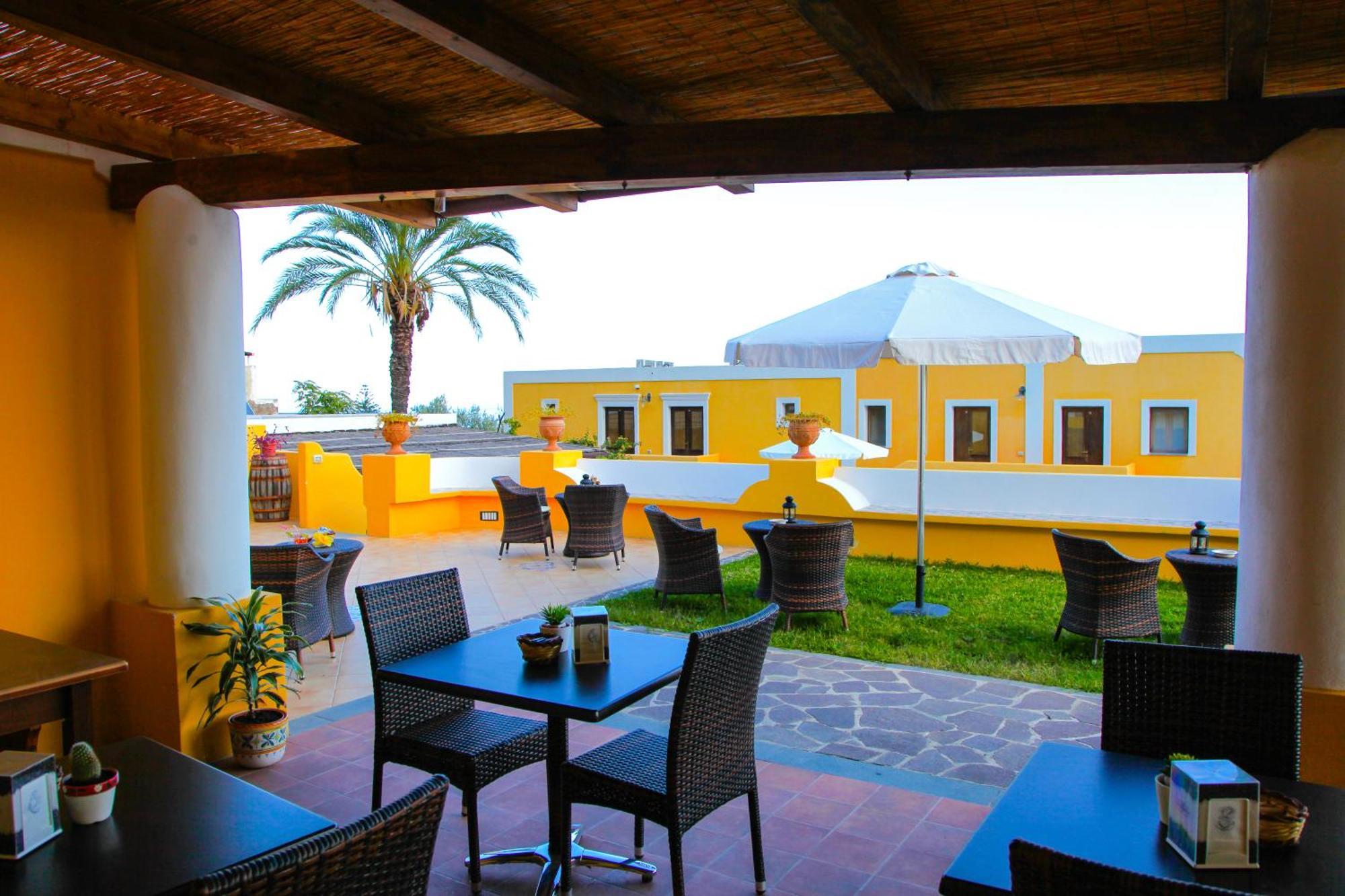 Hotel Arcangelo - Salina Santa Marina Salina Bagian luar foto